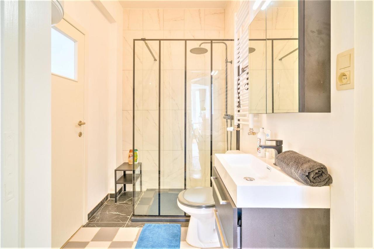 The Lily Lodge In The Heart Of Antwerpen Bagian luar foto