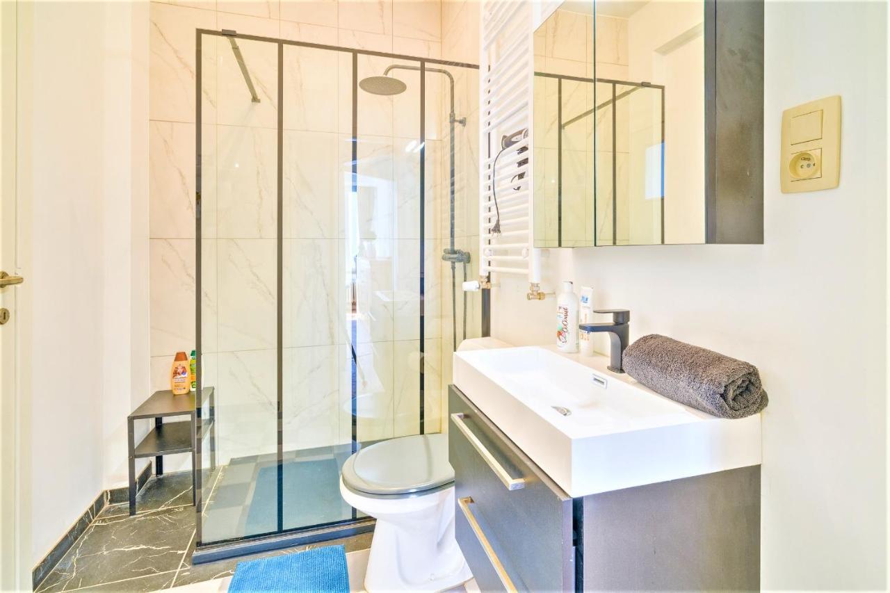 The Lily Lodge In The Heart Of Antwerpen Bagian luar foto