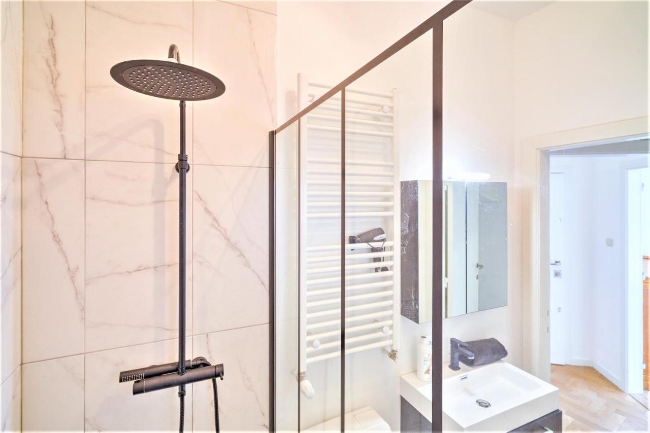 The Lily Lodge In The Heart Of Antwerpen Bagian luar foto